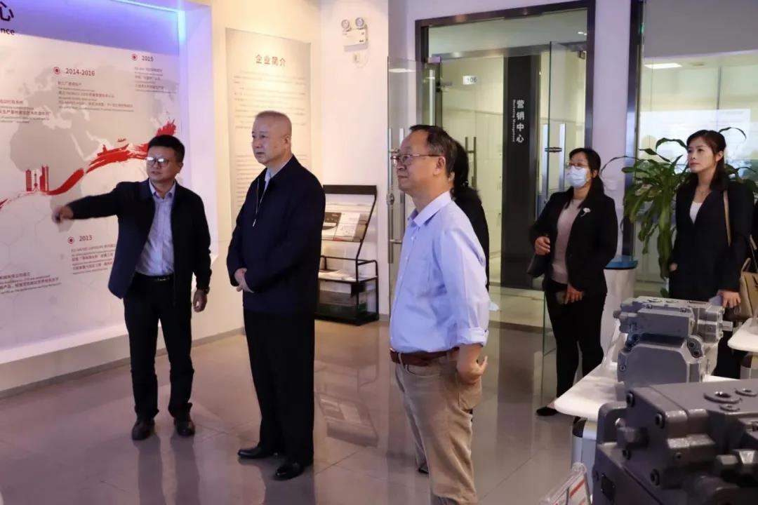 十三屆全國政協(xié)經(jīng)濟委員會副主任劉利華一行赴科達(dá)液壓調(diào)研